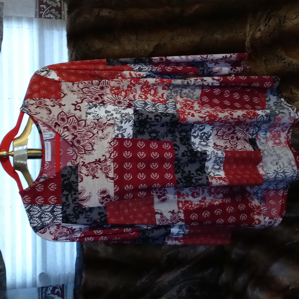 Susan Graver multi print medium size blouse